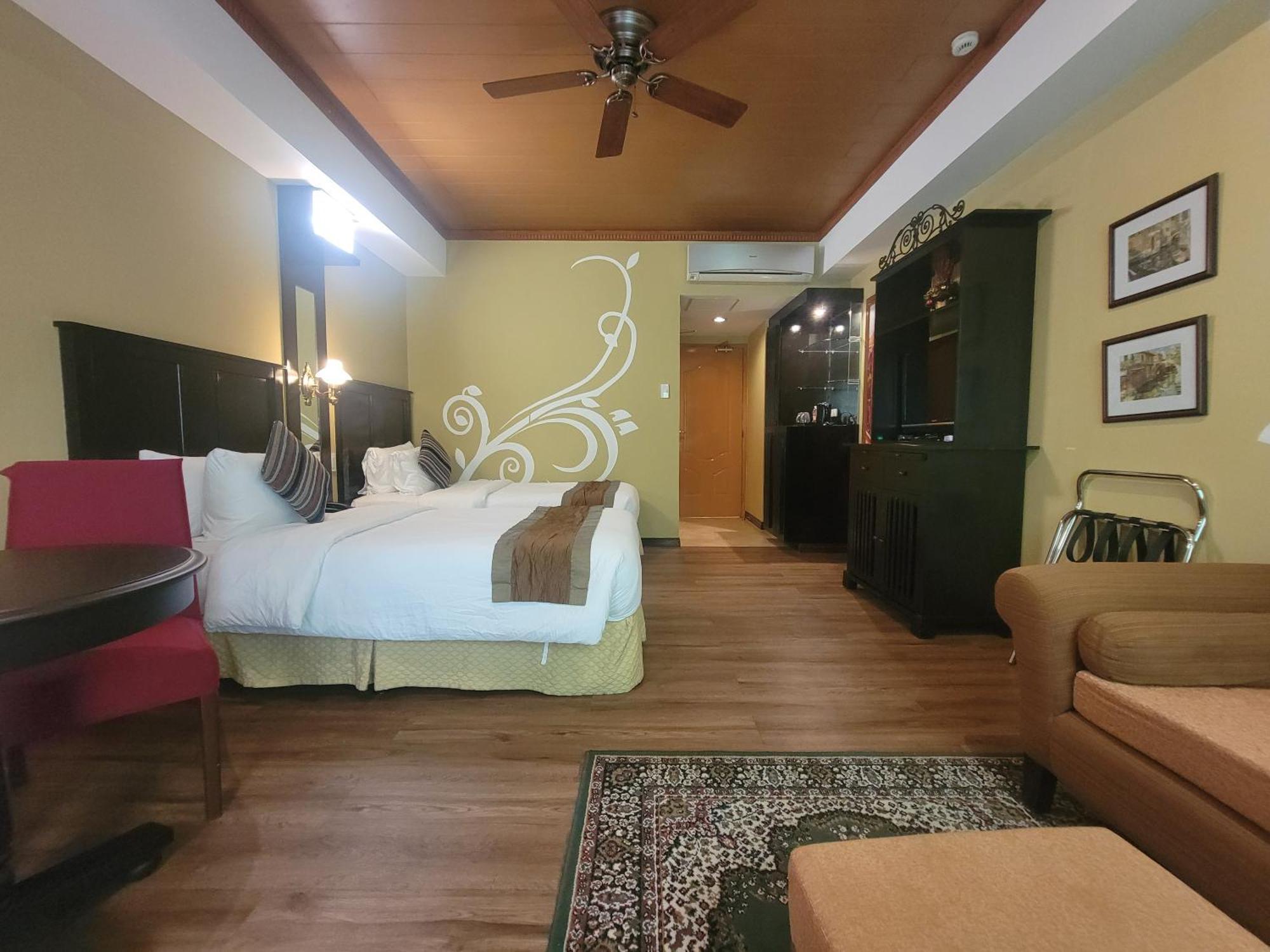 Lee Boutique Tagaytay